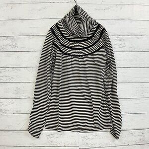 Popu Grove Border Cut and Sew Turtle Neck Lace Frill Black White M